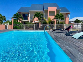 LITTLE PARADISE, one bedroom with pool, 1 min from Pinel!